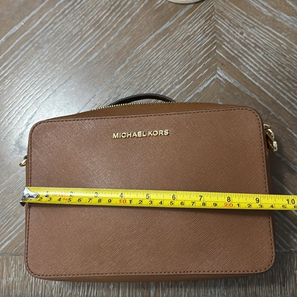 Michael Kors Chestnut Crossbody with Gold Chain - Picture 8 of 10